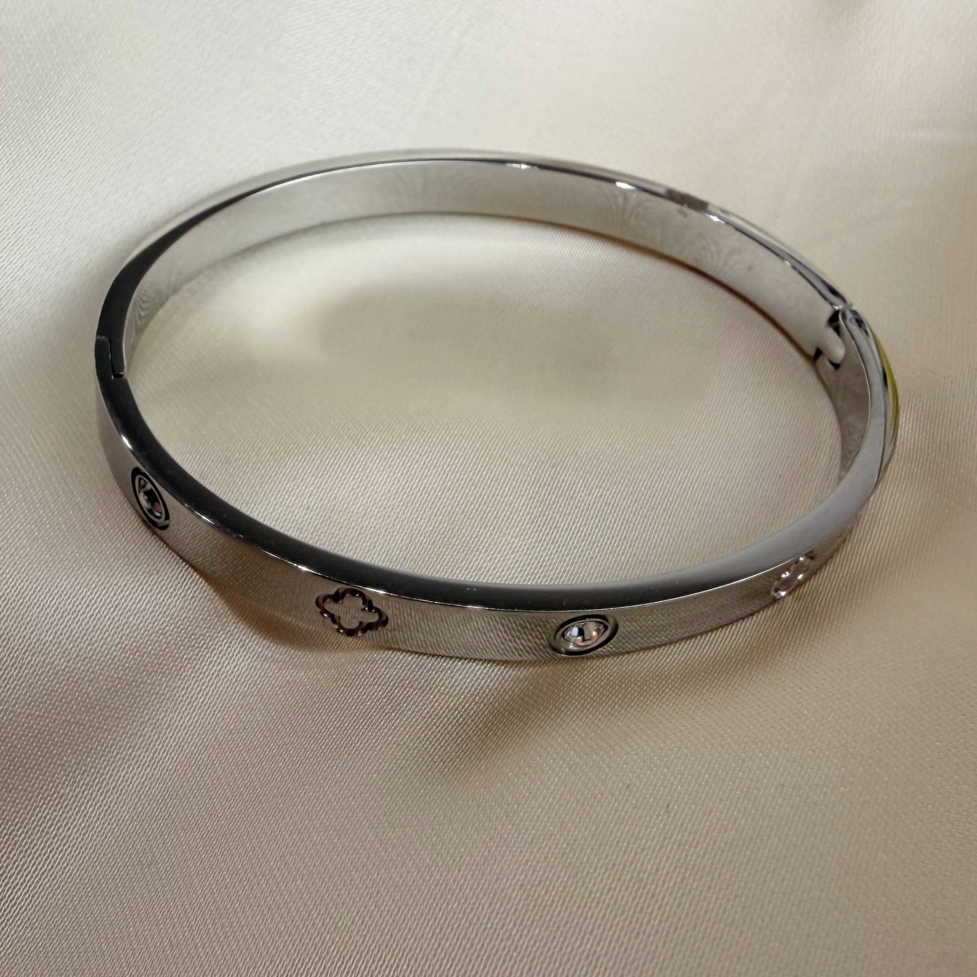 Pulseira Trevo e Brilho